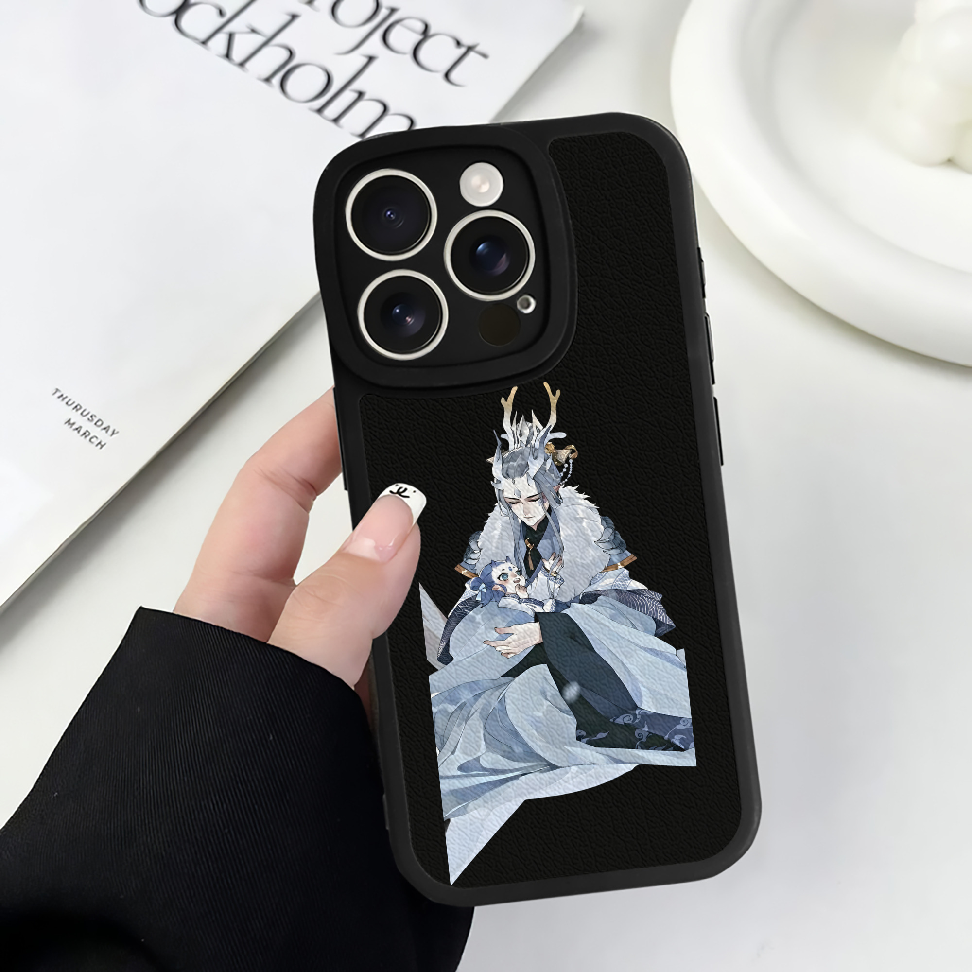 （画像用） Ne Zha 2 ナタ 魔童の大暴れ 【iPhone 16シリーズ対応】シリコンスマホケース（レザー調） 材質：シリコン